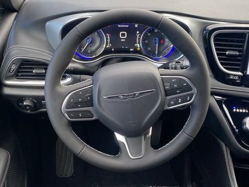 New 2026 Chrysler Pacifica Limited FWD image 41