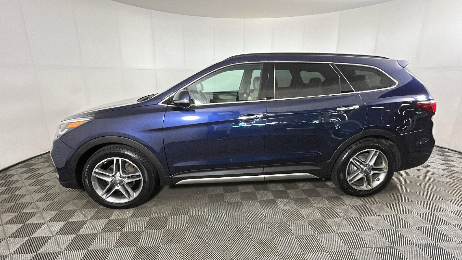 Used 2017 Hyundai Santa Fe Limited AWD/4WD image 7
