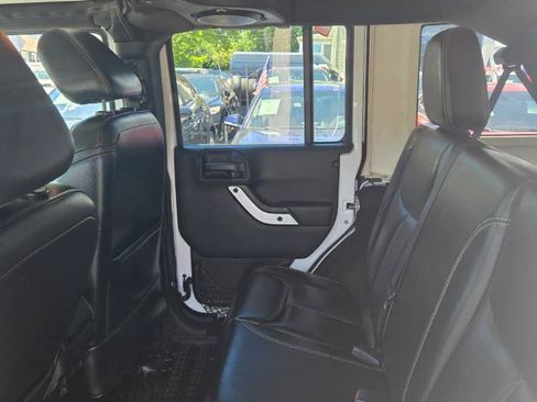 Used 2014 Jeep Wrangler Unlimited Sahara AWD/4WD image 20