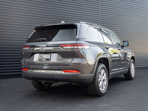 Used 2022 Jeep Grand Cherokee Limited AWD/4WD image 27