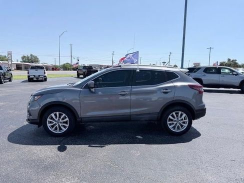 Used 2020 Nissan Rogue Sport SV FWD image 2