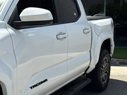 Used 2024 Toyota Tacoma TRD Sport AWD/4WD image 4