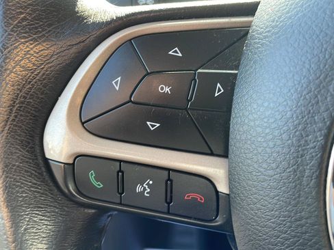 Used 2016 Jeep Renegade Latitude FWD image 14