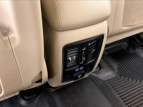 Used 2019 Jeep Grand Cherokee Limited AWD/4WD image 9