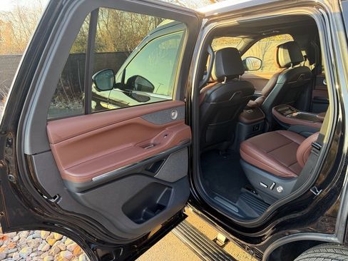 New 2025 Lincoln Navigator Reserve image 21