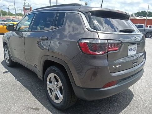 Used 2024 Jeep Compass Latitude AWD/4WD image 5