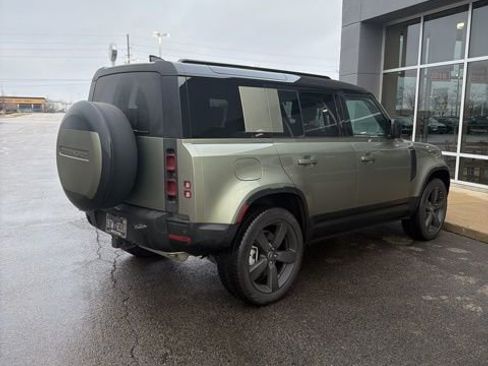 Used 2025 Land Rover Defender 110 X-Dynamic SE image 5