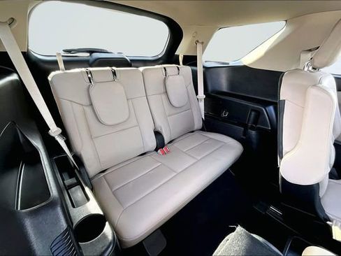 Used 2020 Ford Explorer XLT w/ Equipment Group 202A image 25