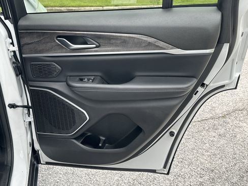 Used 2024 Jeep Grand Cherokee Limited 4xe image 16