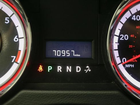 Used 2016 Dodge Grand Caravan SE image 29