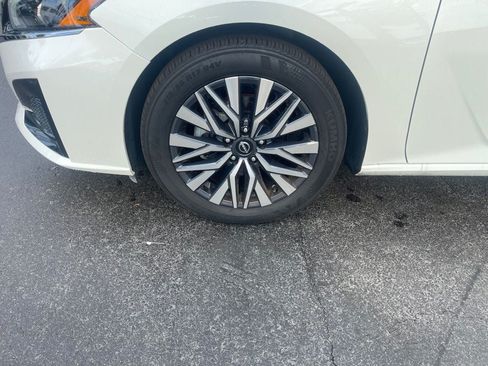 Used 2025 Nissan Altima 2.5 SV FWD image 9