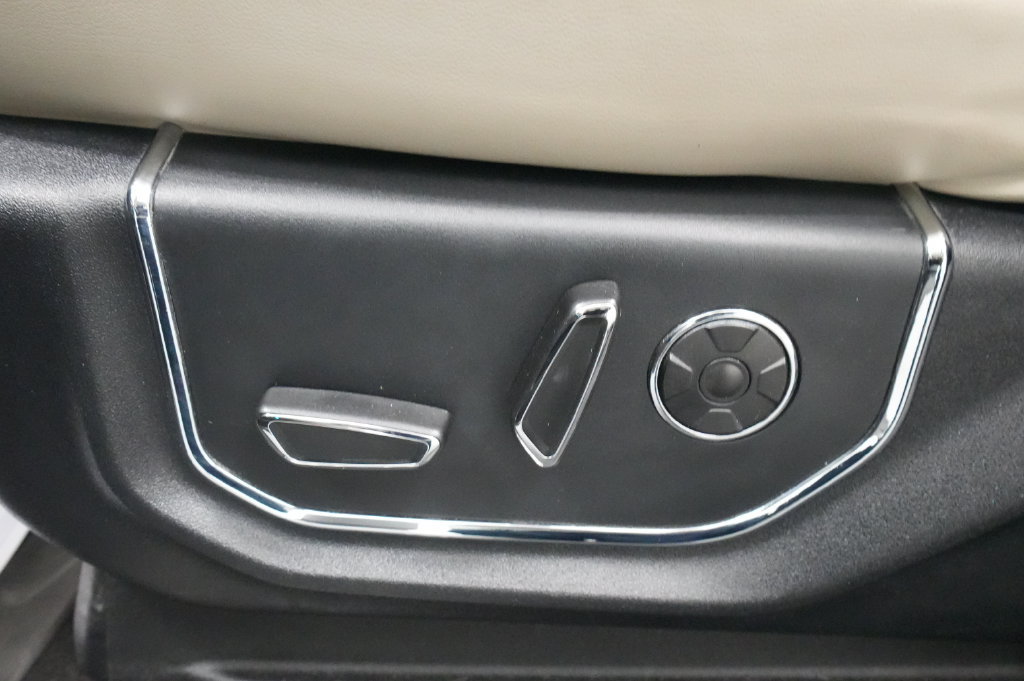 Used 2020 Ford Expedition Platinum AWD/4WD image 16