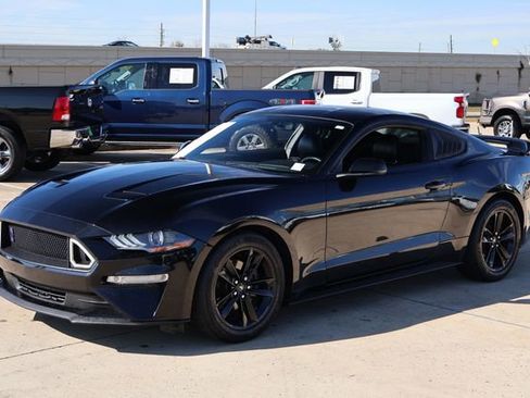 Used 2020 Ford Mustang Premium image 3