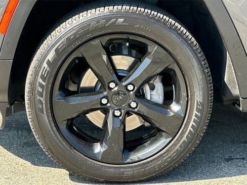 Used 2024 Jeep Grand Cherokee Altitude image 25