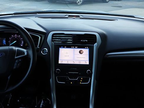 Used 2019 Ford Fusion SE FWD image 35