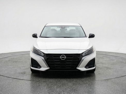 Used 2025 Nissan Altima 2.5 SV image 2