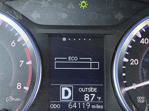 Used 2016 Toyota Highlander Plus FWD image 10