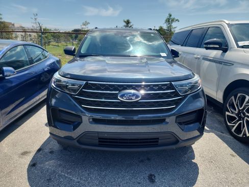 Used 2023 Ford Explorer XLT RWD image 2