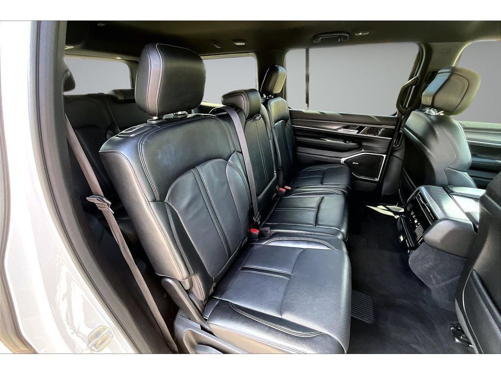 Certified 2024 Jeep Wagoneer Series II w/ Flexible Seating Group AWD/4WD image 42