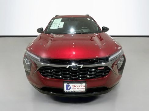 Certified 2025 Chevrolet Trax RS w/ Driver Confidence Package FWD image 2