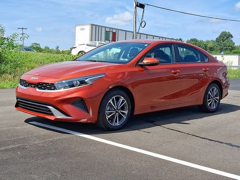 Used 2023 Kia Forte LXS w/ LXS Technology Package FWD image 3