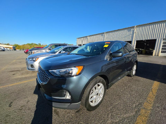 Used 2023 Ford Edge SEL w/ Convenience Package AWD/4WD image 3