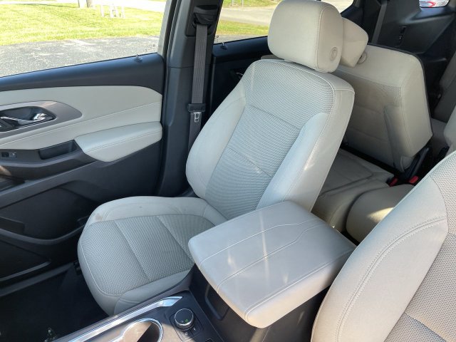 Used 2023 Chevrolet Traverse LS w/ Safety Package FWD image 24