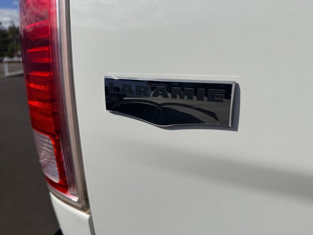 Used 2017 RAM 1500 Laramie AWD/4WD image 16