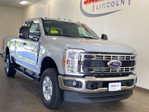 New 2026 Ford F250 XLT w/ FX4 Off-Road Package AWD/4WD image 2