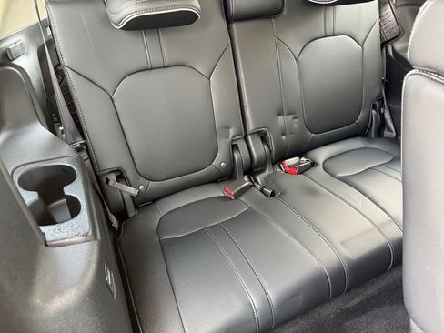 Used 2025 Honda Pilot Elite image 12