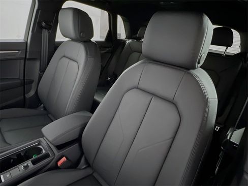 New 2025 Audi Q3 2.0T Premium image 11