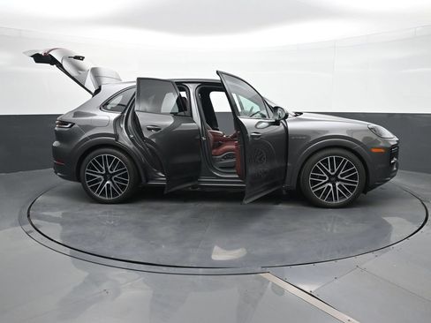New 2025 Porsche Cayenne Turbo AWD/4WD image 34