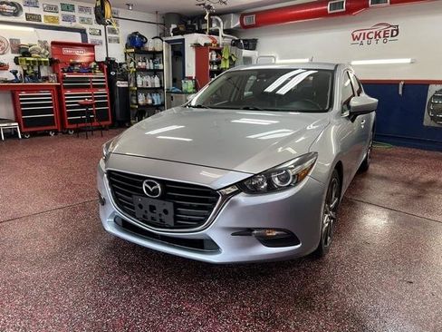 Used 2018 MAZDA MAZDA3 Touring FWD image 1