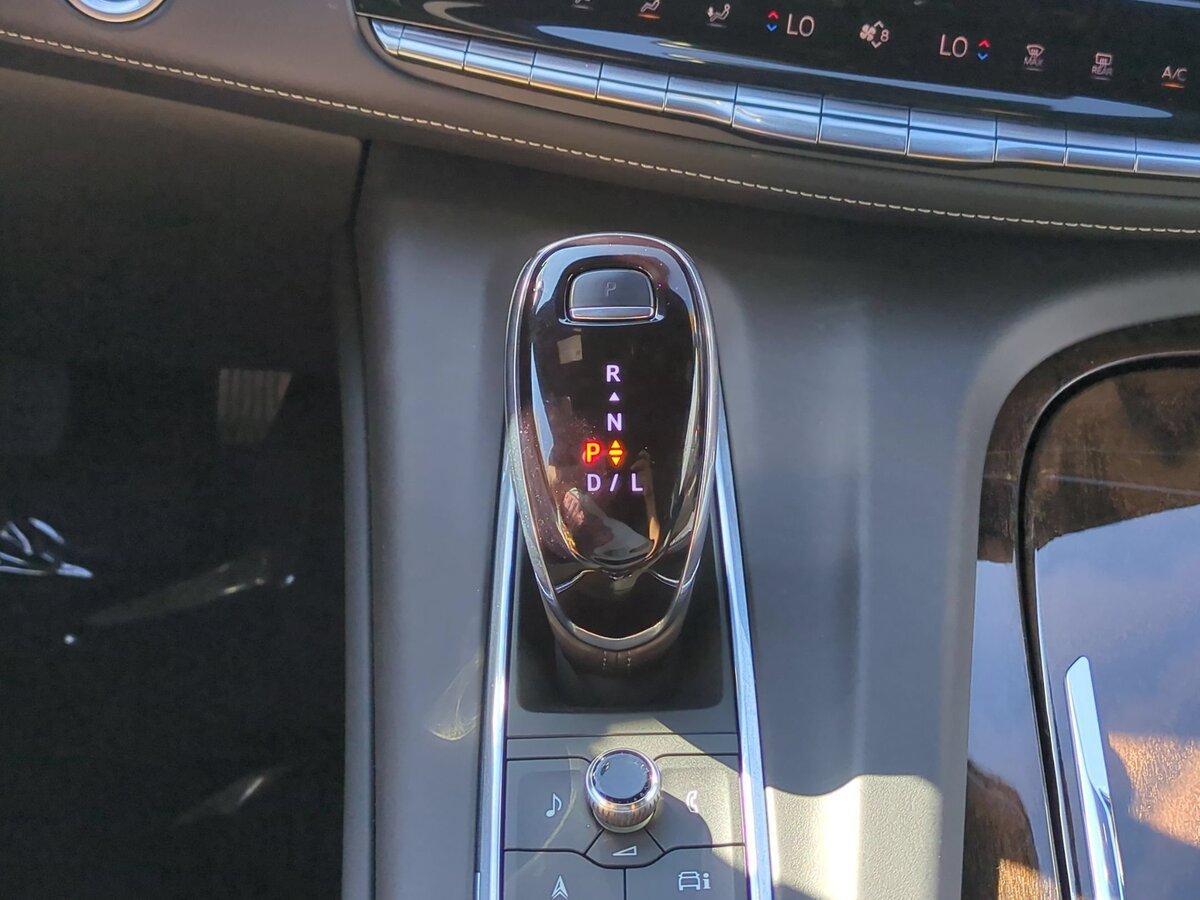 Used 2022 Cadillac Escalade Sport Platinum w/ Heavy-Duty Trailer Package AWD/4WD image 24