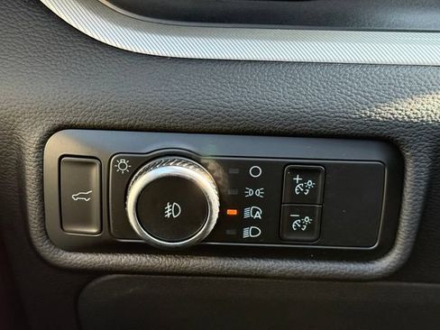 Used 2023 Ford Explorer XLT w/ Equipment Group 202A AWD/4WD image 22