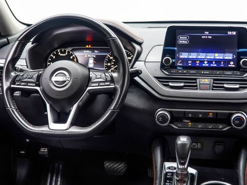 Used 2024 Nissan Altima 2.5 SR FWD image 16