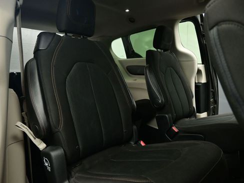 Used 2018 Chrysler Pacifica Touring Plus image 28