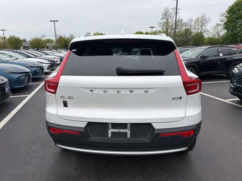 Used 2023 Volvo XC40 B5 Plus AWD/4WD image 6