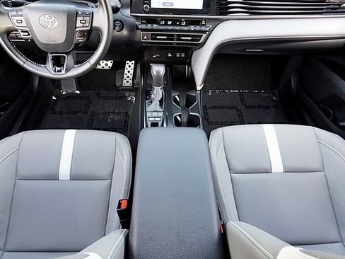 Used 2025 Toyota Camry SE image 18