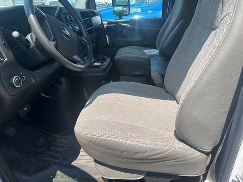 Used 2008 Chevrolet Express 3500 image 10