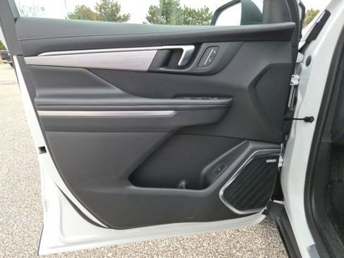 Used 2025 Buick Enclave Preferred w/ LPO, Floor Liner Package image 13