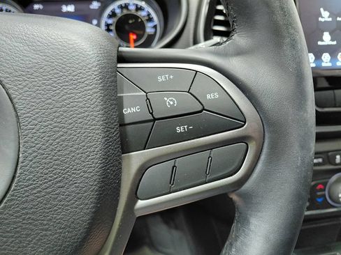 Certified 2019 Jeep Cherokee Limited AWD/4WD image 39