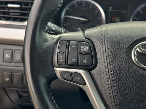 Used 2018 Toyota Highlander SE image 21