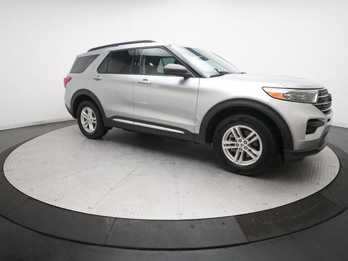 Used 2023 Ford Explorer XLT w/ Class IV Trailer Tow Package AWD/4WD image 35