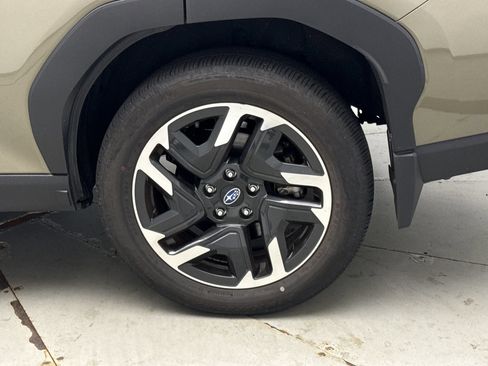 Used 2025 Subaru Forester Limited AWD/4WD image 12