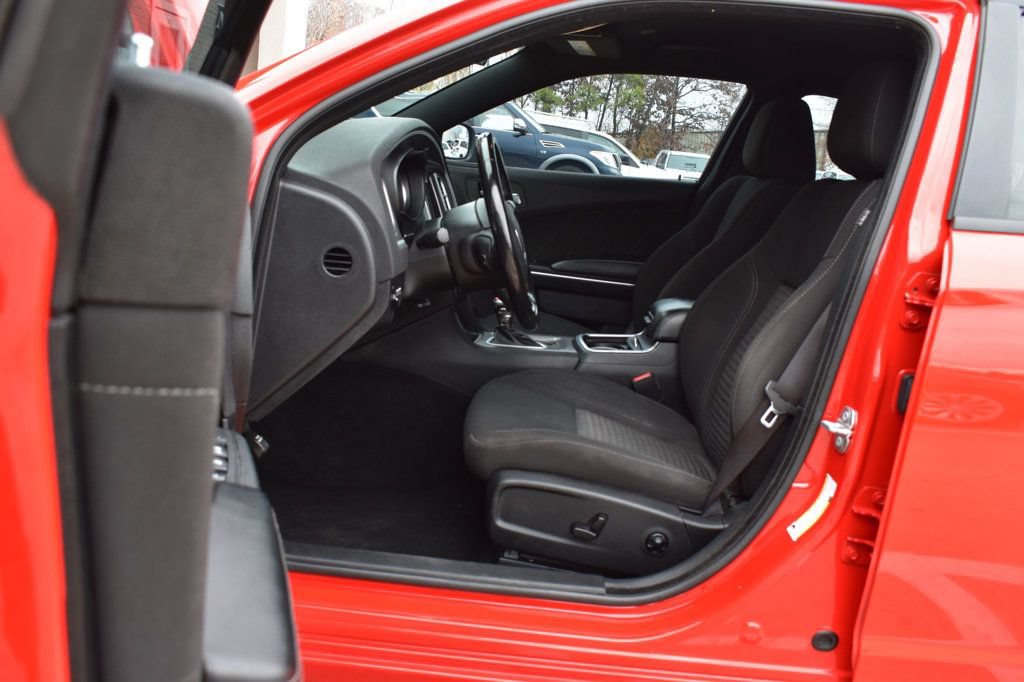 Used 2020 Dodge Charger SXT w/ Driver Convenience Group RWD image 14
