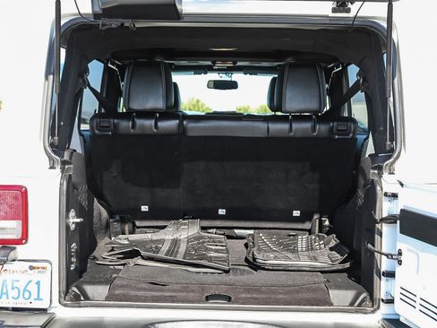 Used 2015 Jeep Wrangler Unlimited Sahara AWD/4WD image 25