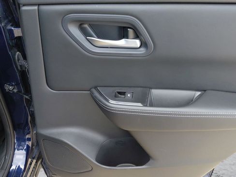 Used 2024 Nissan Rogue SV FWD image 17