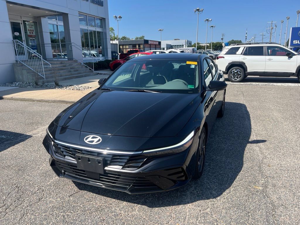Used 2025 Hyundai Elantra SEL FWD image 7