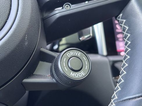 Certified 2024 Porsche Macan image 17